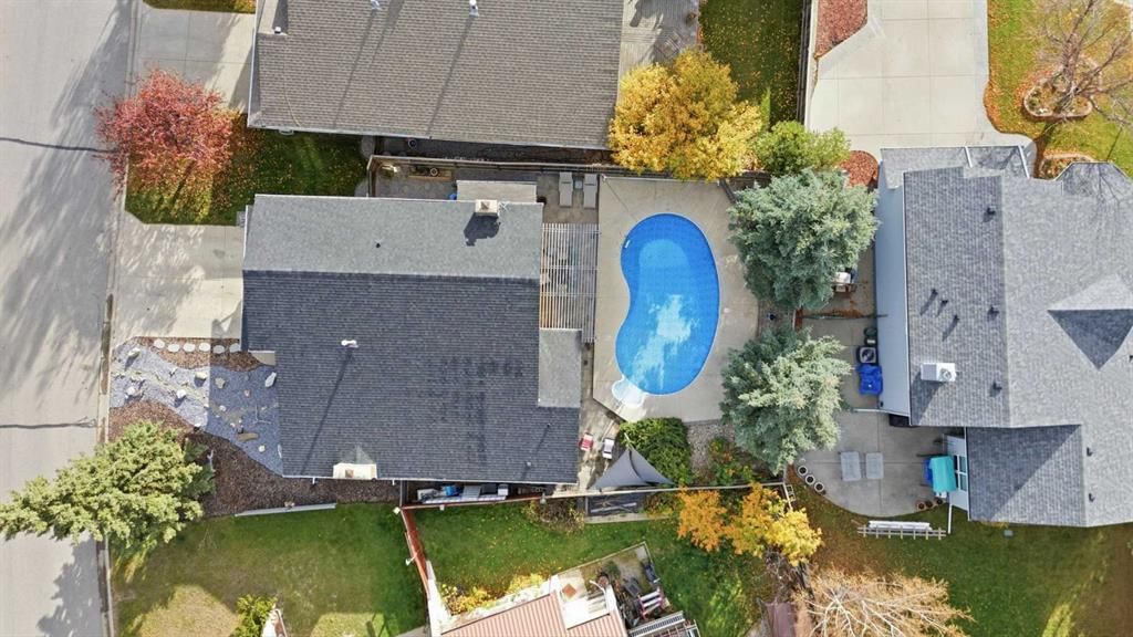 181 Woodbend Way, Okotoks — photo 2 of 47