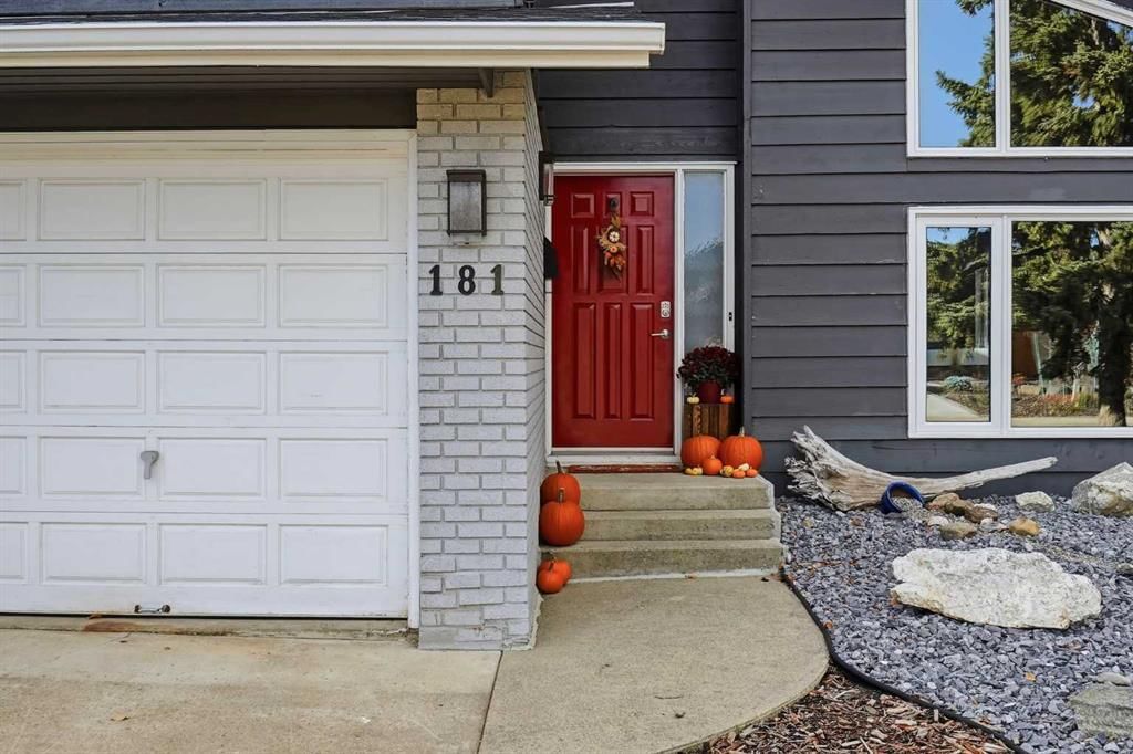 181 Woodbend Way, Okotoks — photo 4 of 47