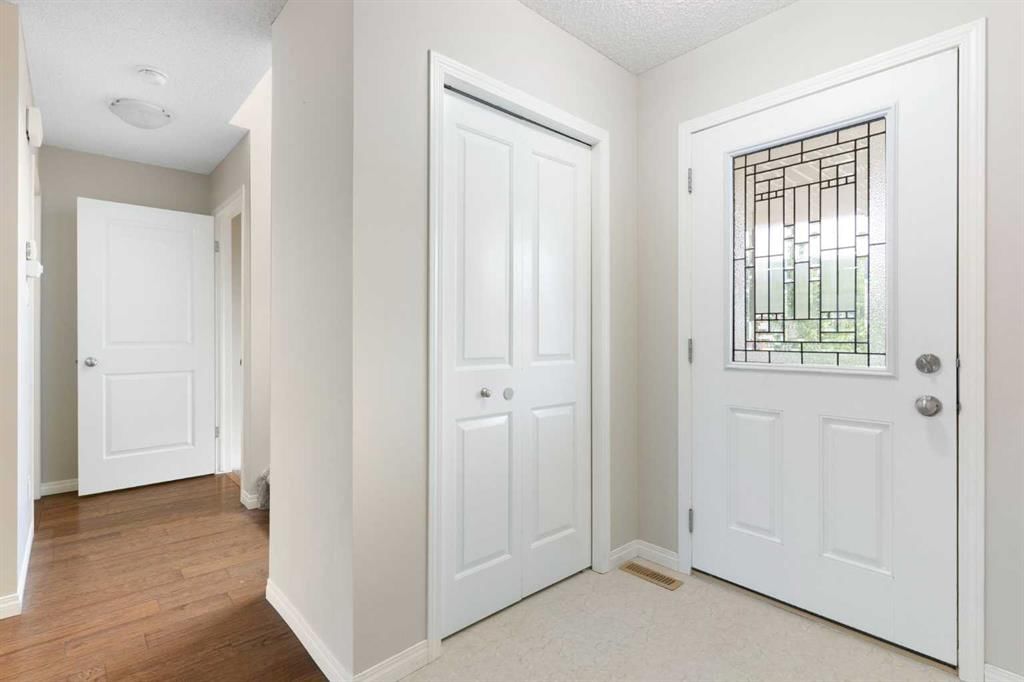 16 Fireside Way, Cochrane — photo 2 of 41