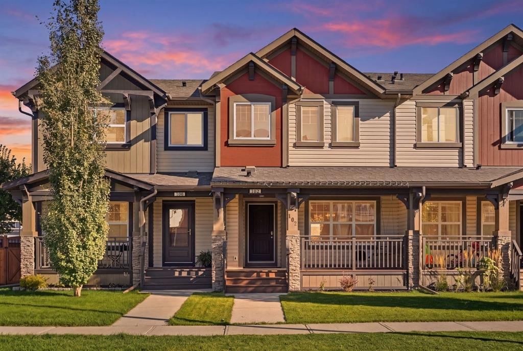 102 Clydesdale Way, Cochrane — main listing photo