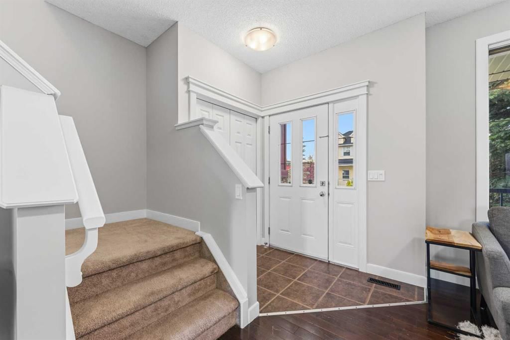66 Evansford Circle NW, Calgary — photo 2 of 39