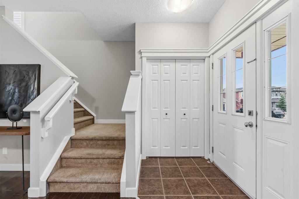 66 Evansford Circle NW, Calgary — photo 3 of 39