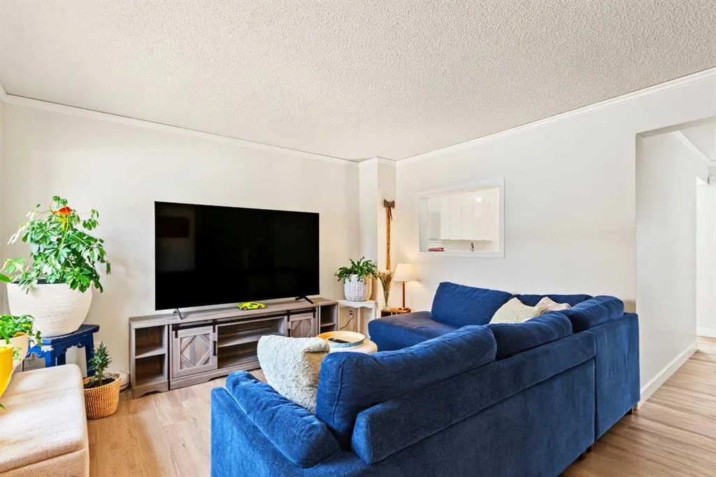 132 Shawmeadows Road SW, Calgary — photo 3 of 32