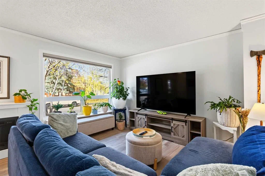 132 Shawmeadows Road SW, Calgary — photo 4 of 32