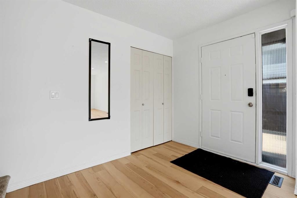 172 Templemont Drive NE, Calgary — photo 4 of 40