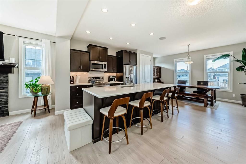 403 River Heights Crescent, Cochrane — photo 4 of 42
