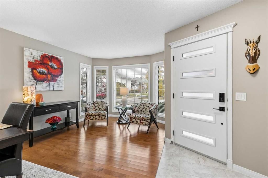 278 Douglasdale Point SE, Calgary — photo 3 of 50