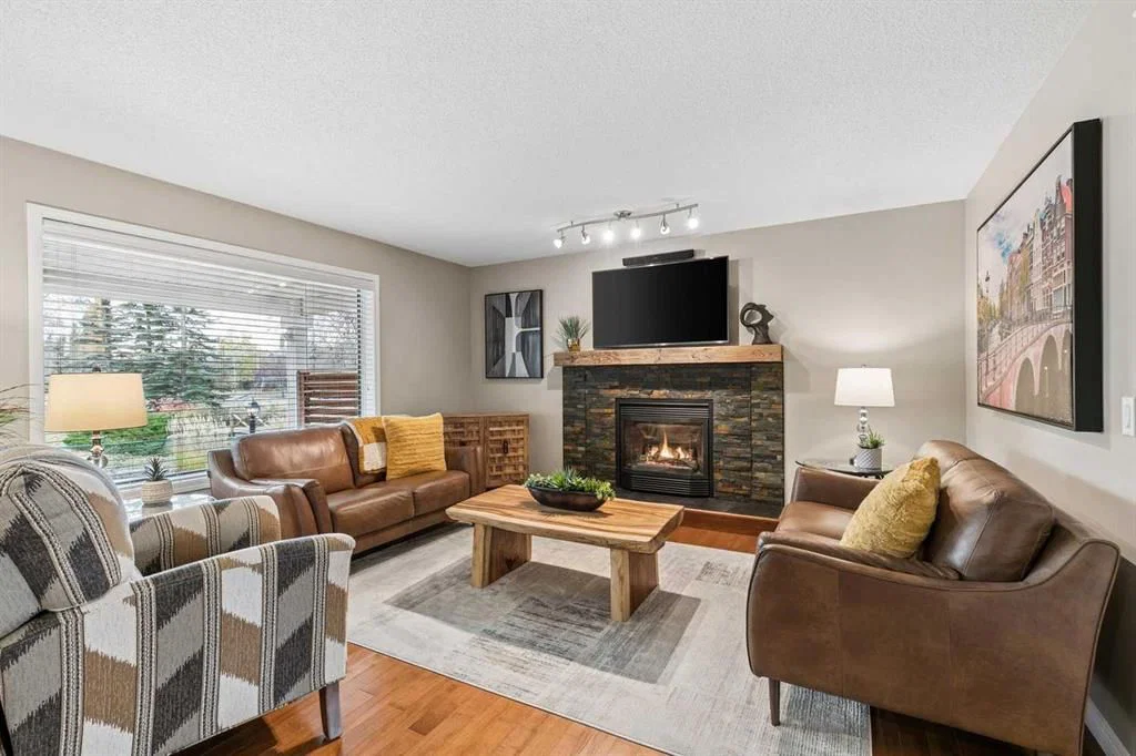 278 Douglasdale Point SE, Calgary — photo 5 of 50