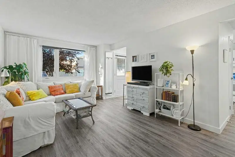 8N, 203 Lynnview Road SE, Calgary — photo 3 of 30