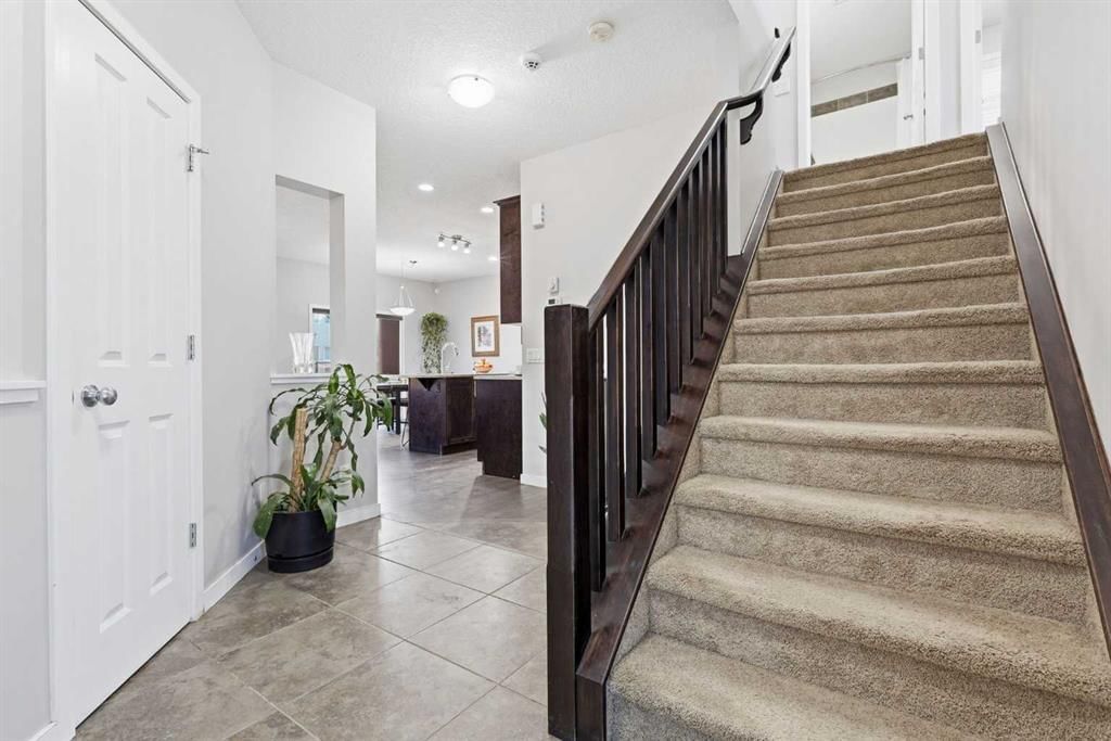252 Walden Heights SE, Calgary — photo 3 of 45
