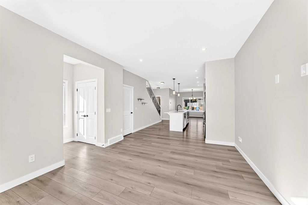 58 Sage Hill Lane NW, Calgary — photo 4 of 42