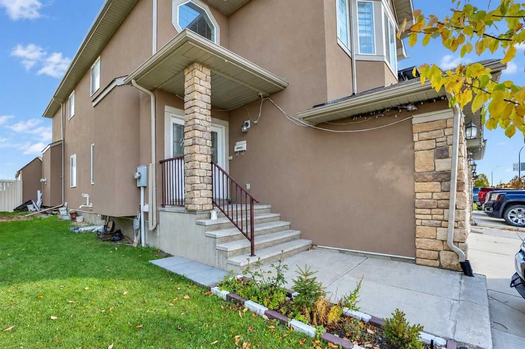 293 Saddlelake Drive NE, Calgary — photo 3 of 50