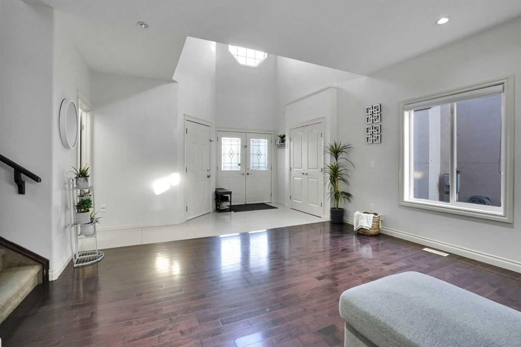 293 Saddlelake Drive NE, Calgary — photo 5 of 50