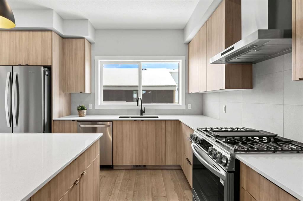 70 Versant View SW, Calgary — photo 4 of 40