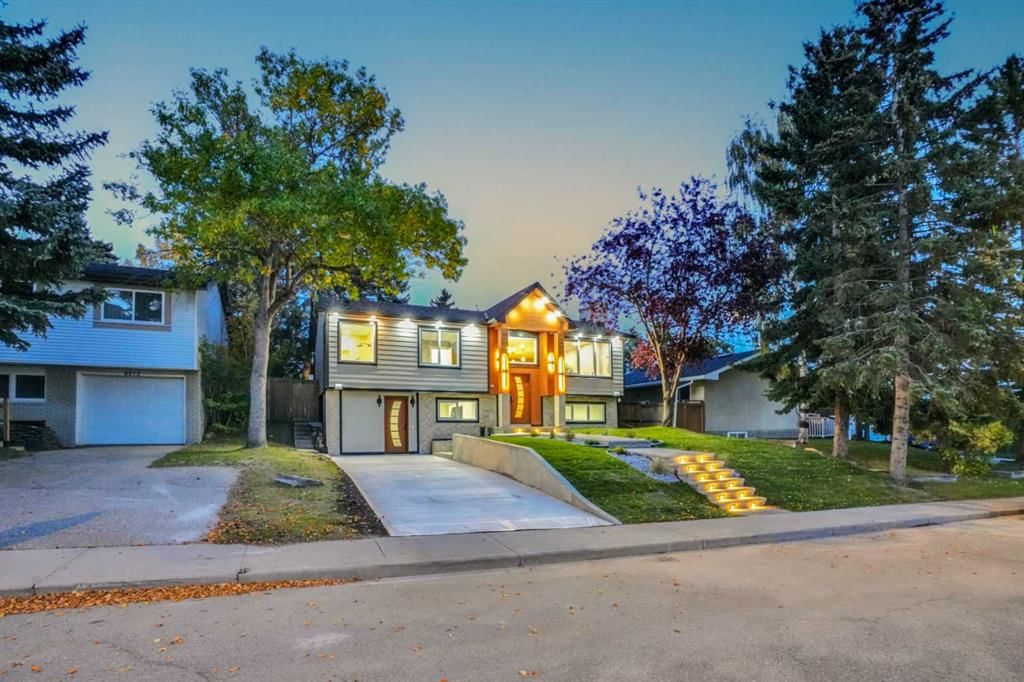 6208 Dalton Drive NW, Calgary — photo 4 of 48