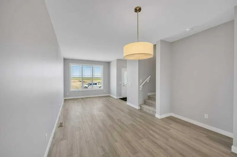 143 Amblefield Avenue NW, Calgary — photo 4 of 27