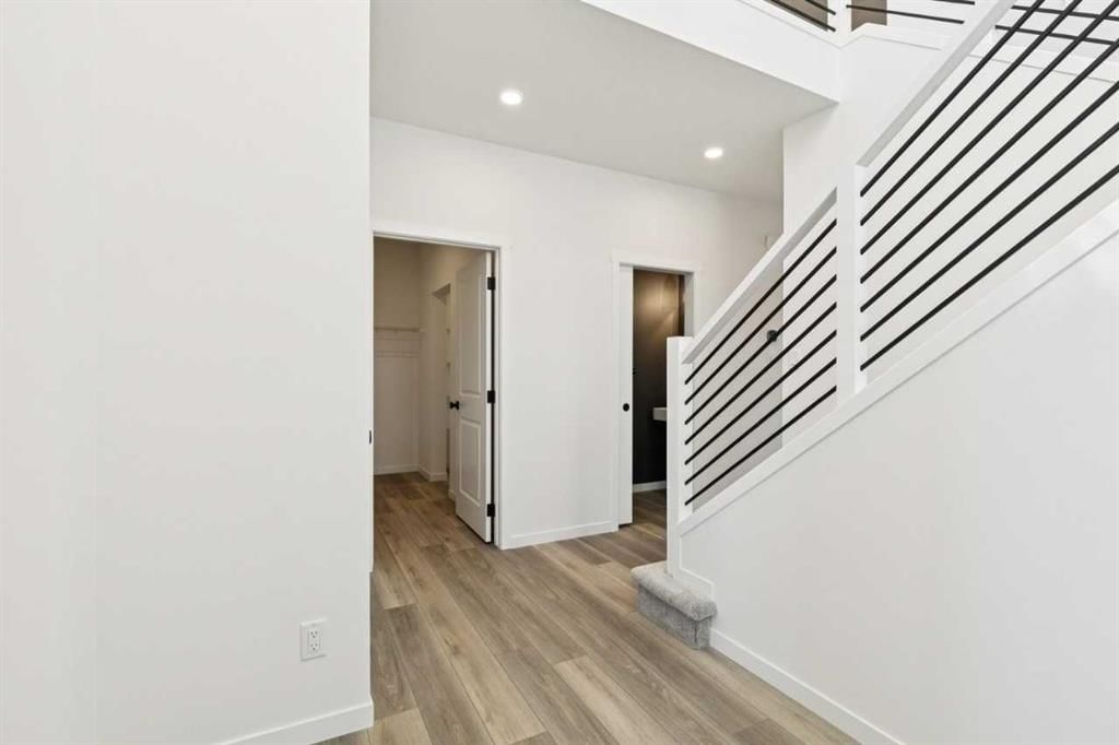 118 Creekstone Place SW, Calgary — photo 3 of 50