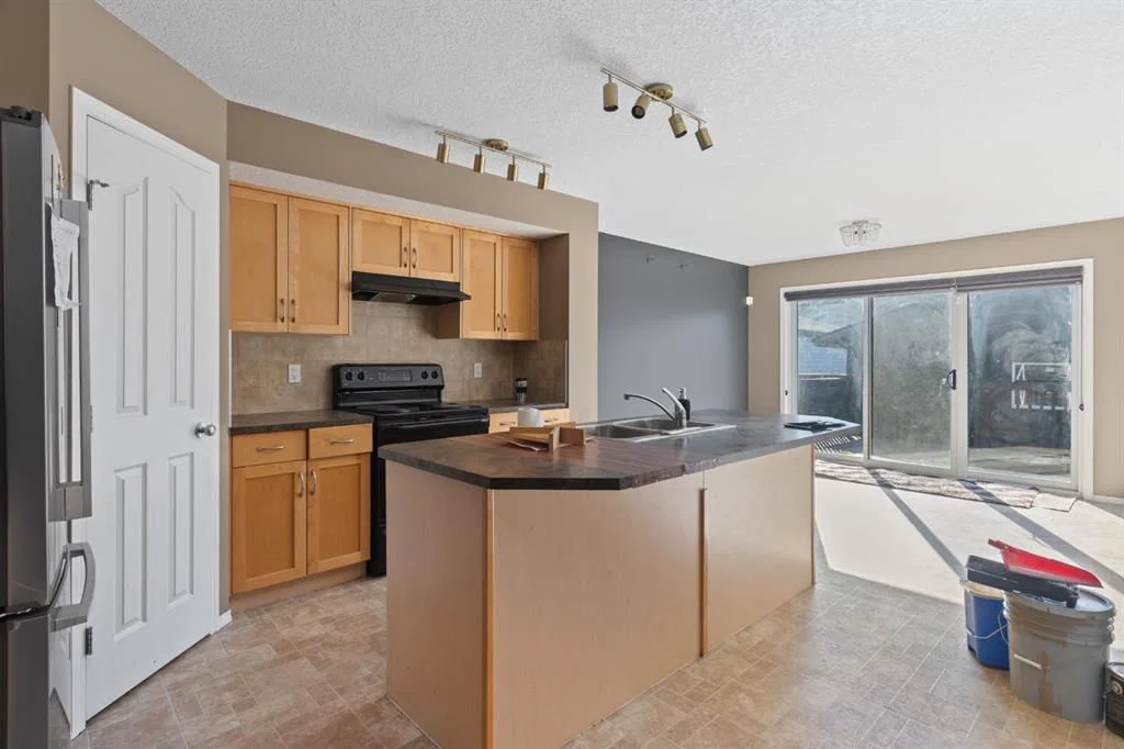 23 Saddlecrest Way NE, Calgary — photo 4 of 23