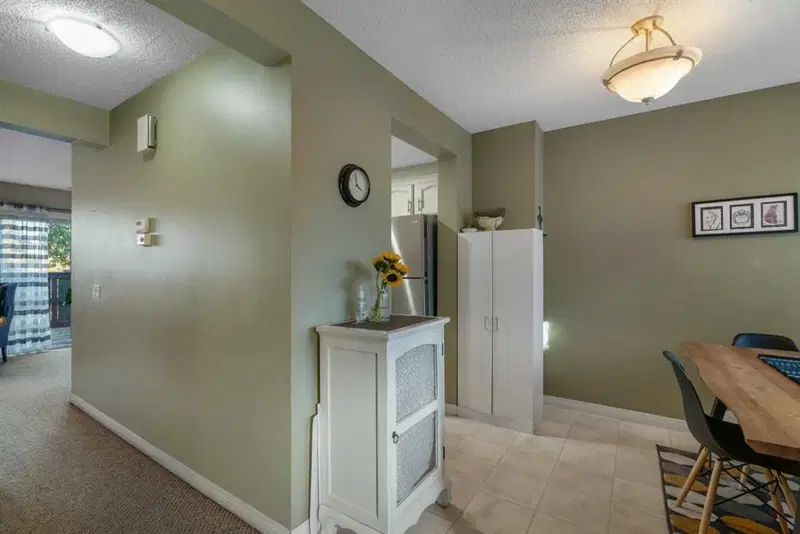 92, 2300 Oakmoor Drive SW, Calgary — photo 3 of 37