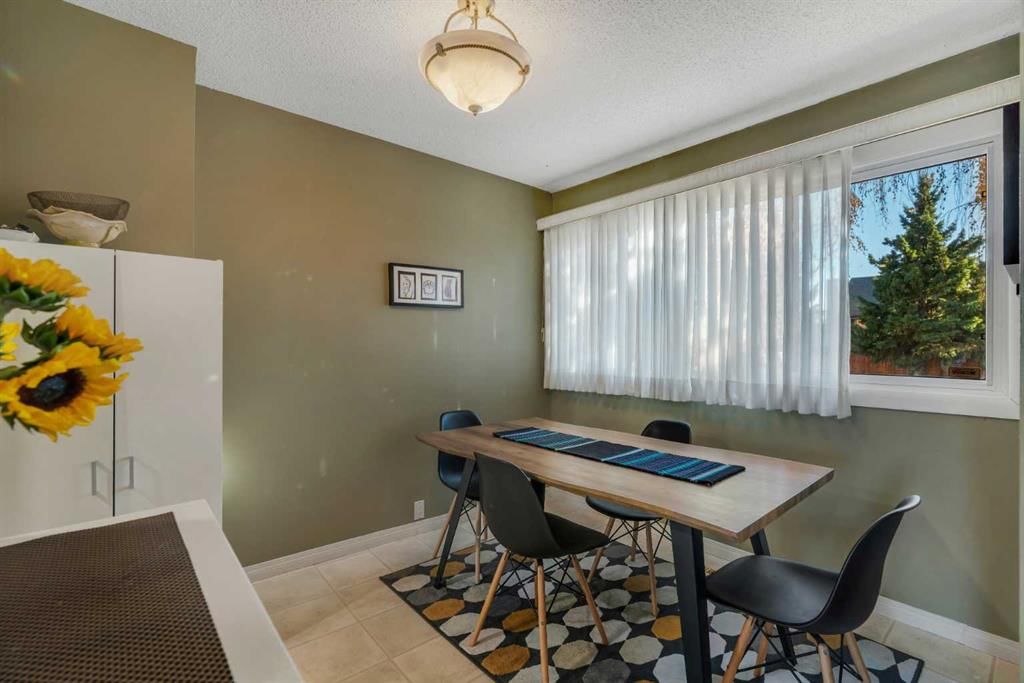 92, 2300 Oakmoor Drive SW, Calgary — photo 4 of 37