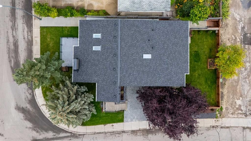 4912 Carney Road NW, Calgary — photo 3 of 50