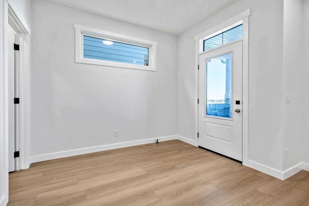 15457 45 Street SW, Calgary — photo 2 of 26