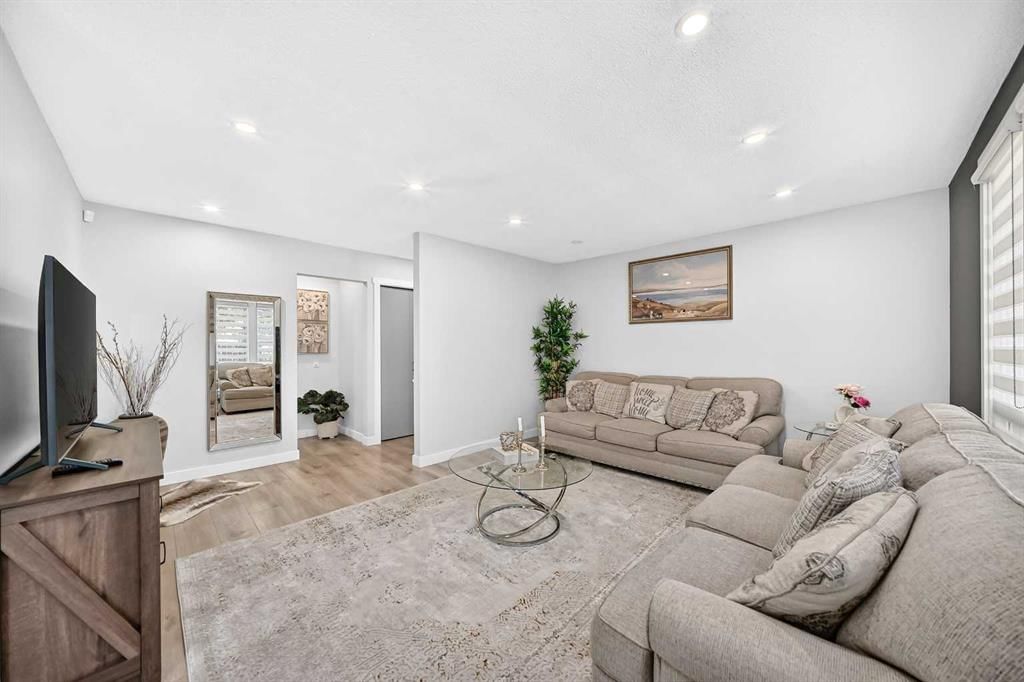 6020 18 Avenue NE, Calgary — photo 4 of 35