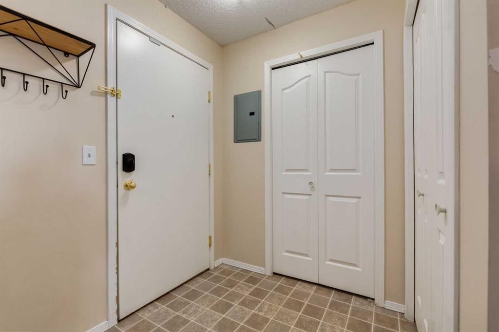 312, 1000 Citadel Meadow Point NW, Calgary — photo 2 of 31