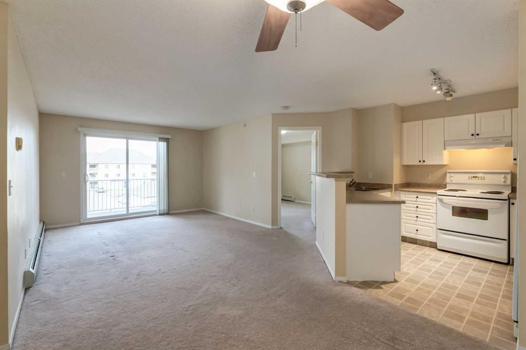 312, 1000 Citadel Meadow Point NW, Calgary — photo 3 of 31