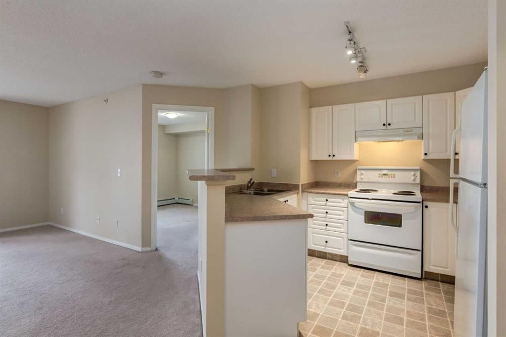 312, 1000 Citadel Meadow Point NW, Calgary — photo 4 of 31
