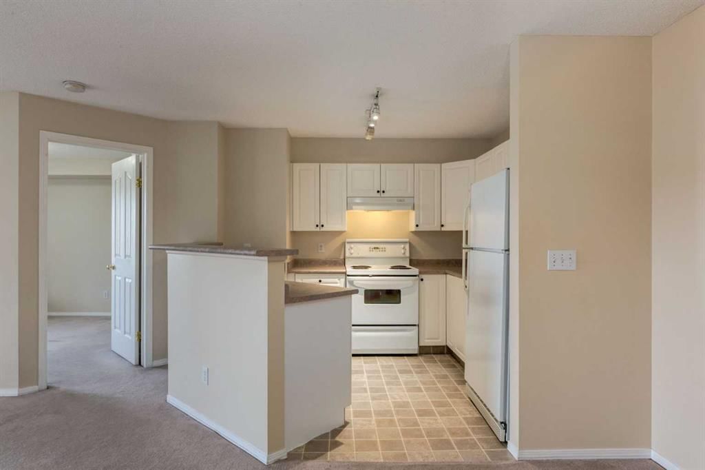 312, 1000 Citadel Meadow Point NW, Calgary — photo 5 of 31