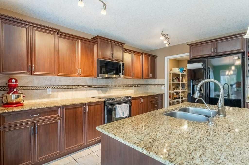 19 Silverado Skies Bay SW, Calgary — photo 2 of 35