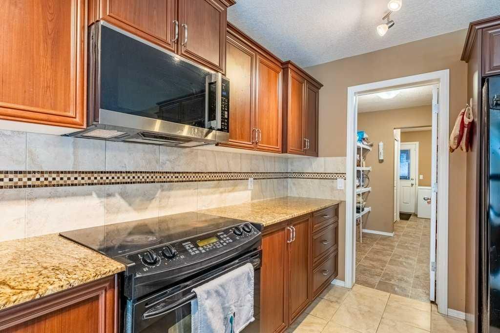 19 Silverado Skies Bay SW, Calgary — photo 3 of 35