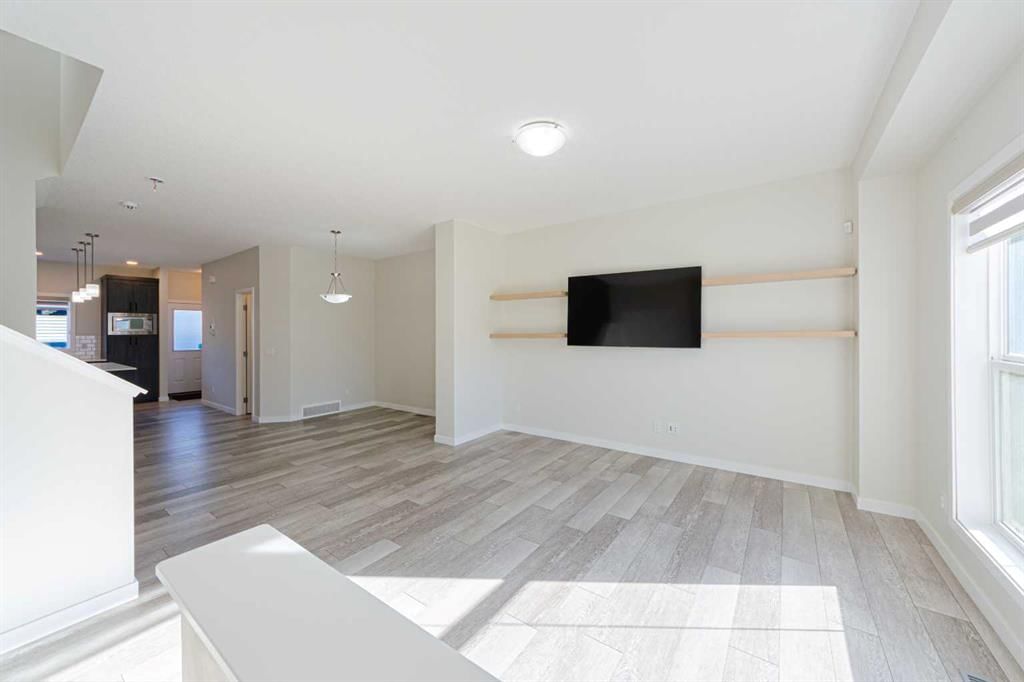 1042 Carrington Boulevard NW, Calgary — photo 5 of 31
