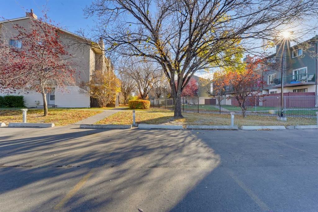 98, 2519 38 Street NE, Calgary — photo 3 of 23