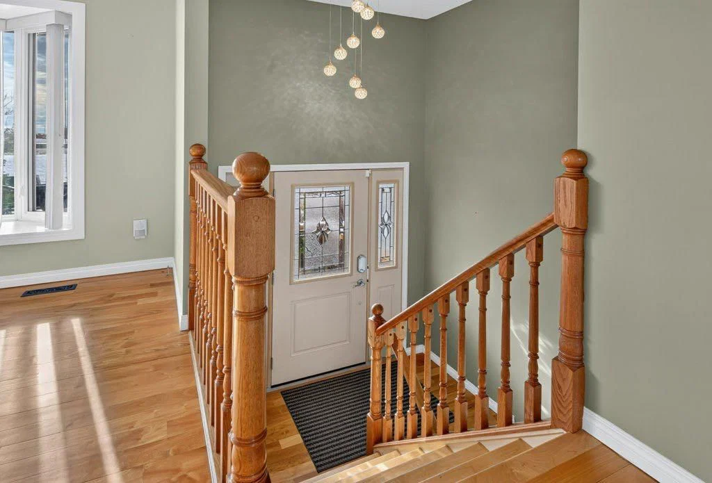 6024 Pinecrest Way NE, Calgary — photo 3 of 37