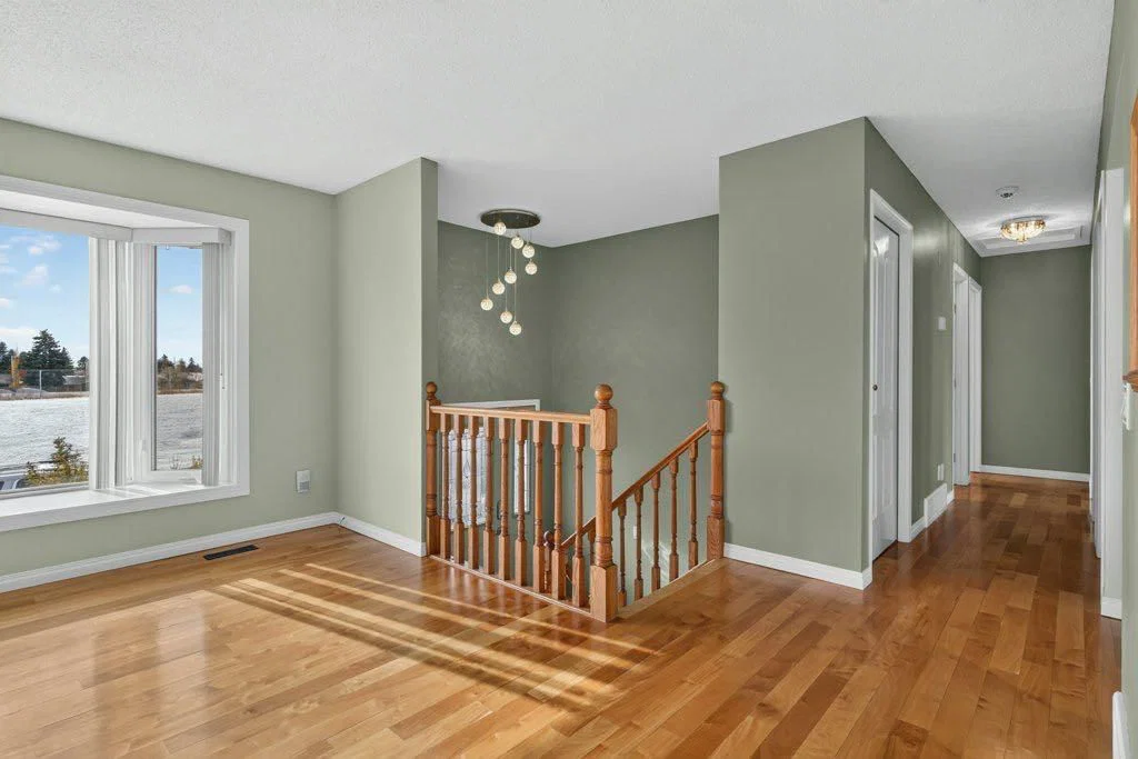 6024 Pinecrest Way NE, Calgary — photo 4 of 37