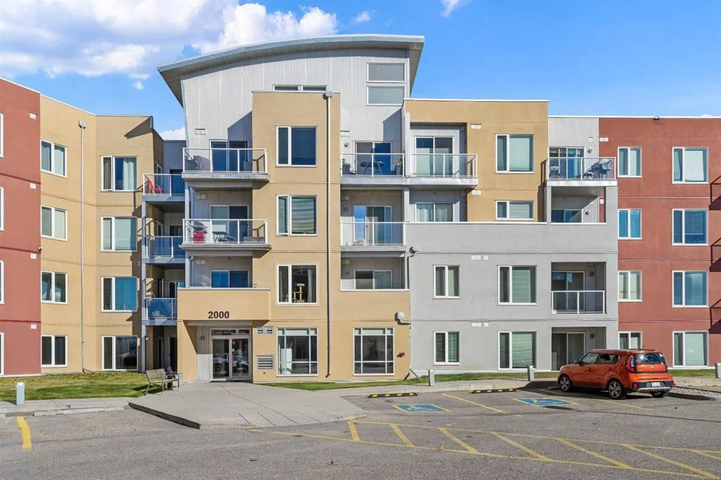 2118, 604 East Lake Boulevard NE, Calgary — apartment for sale