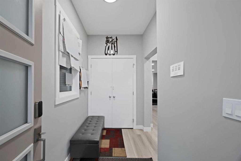 113 Corner Glen Way NE, Calgary — photo 4 of 46