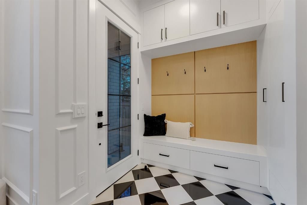 2613 35 Street SW, Calgary — photo 3 of 50
