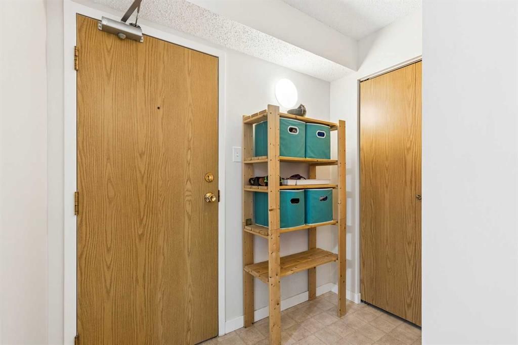 203, 5204 Dalton Drive NW, Calgary — photo 2 of 27