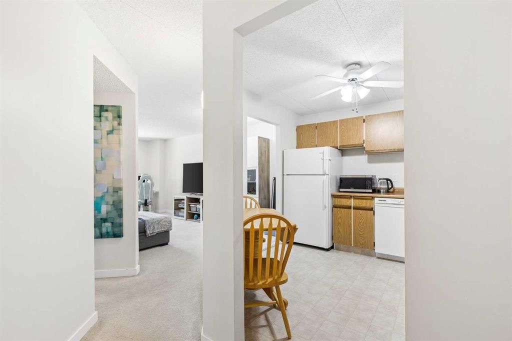 203, 5204 Dalton Drive NW, Calgary — photo 3 of 27