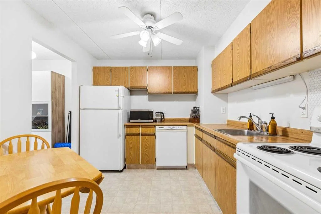 203, 5204 Dalton Drive NW, Calgary — photo 4 of 27