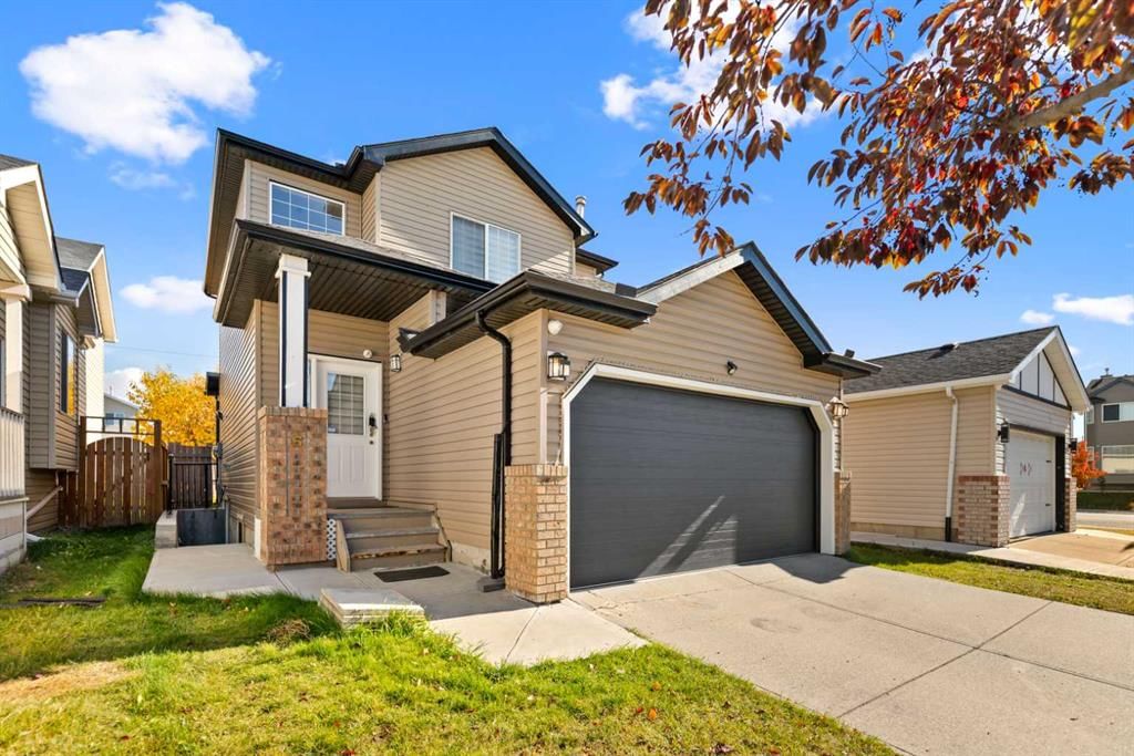 6 Martin Crossing Way NE, Calgary — photo 2 of 33