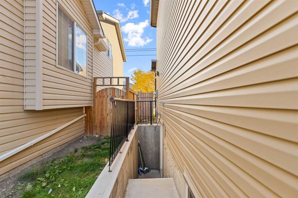 6 Martin Crossing Way NE, Calgary — photo 3 of 33