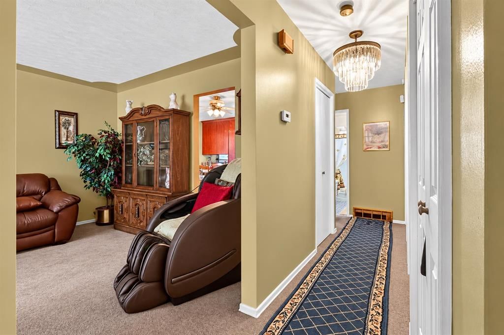 3620 Dover Ridge Drive SE, Calgary — photo 5 of 36