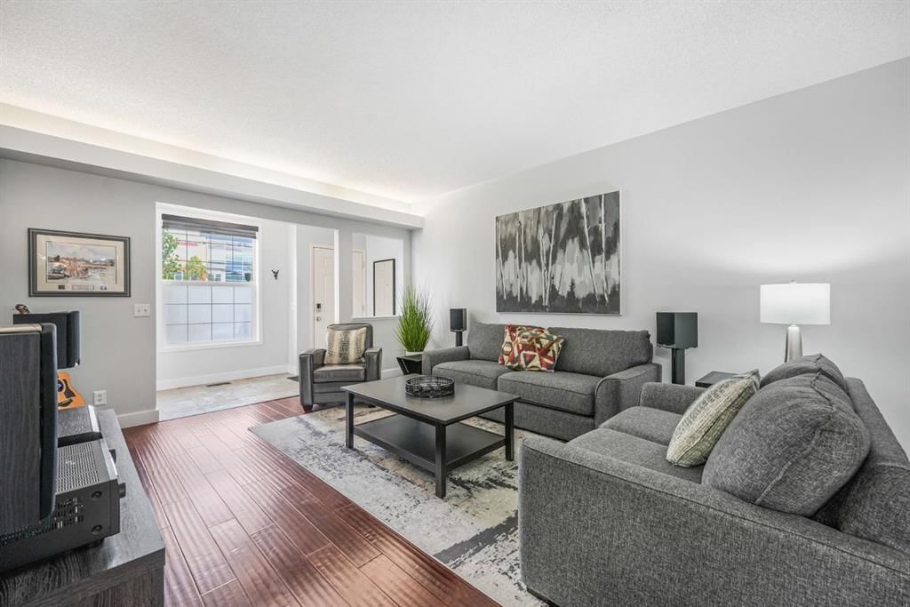 23, 29 Springborough Boulevard SW, Calgary — photo 3 of 42