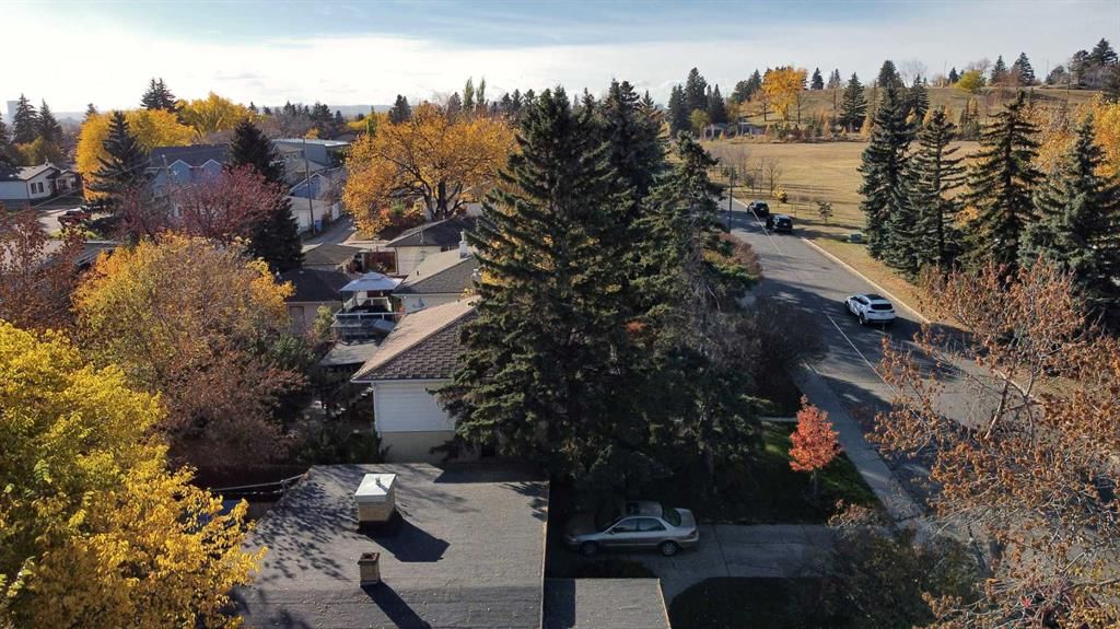 933 32 Avenue NW, Calgary — photo 4 of 8