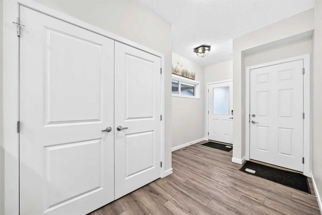 46 Lucas Heights NW, Calgary — photo 2 of 49