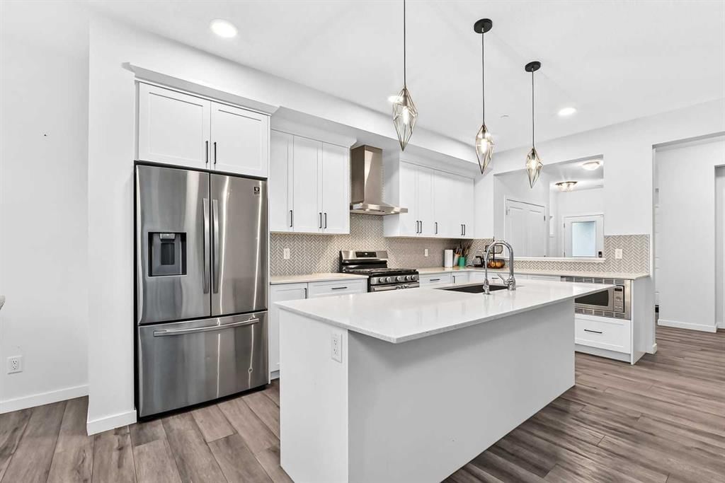 46 Lucas Heights NW, Calgary — photo 3 of 49